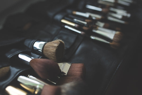 NATURAL vs SYNTHETIC BRUSHES